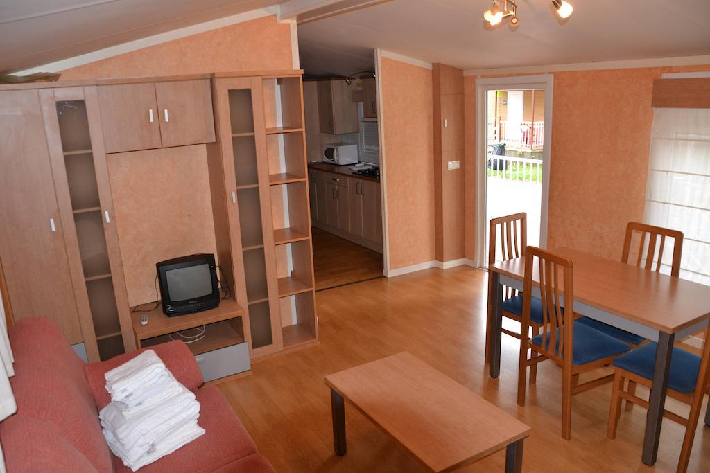 Camping Fuentes Blancas Бургос Номер фото